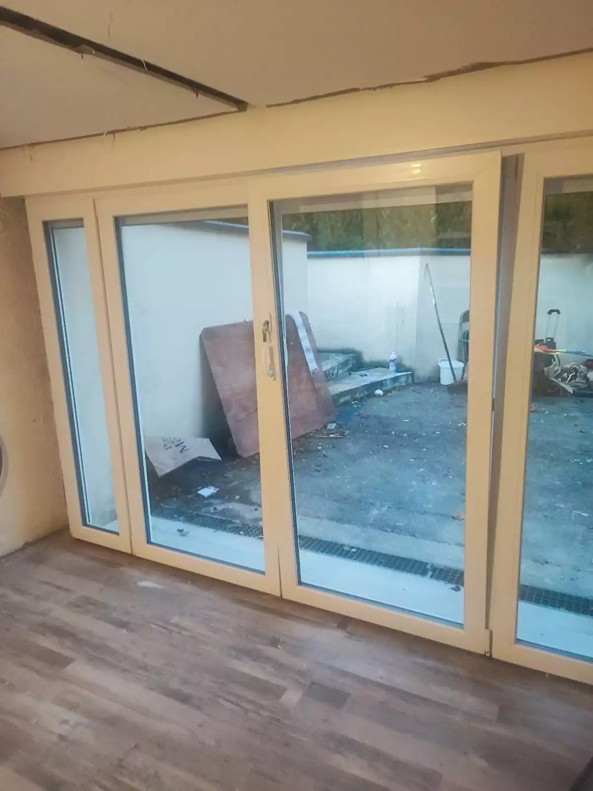 Installation porte-fenêtre PVC avec volet roulant - 003 - OUVERTIS - Germigny-l'Évêque